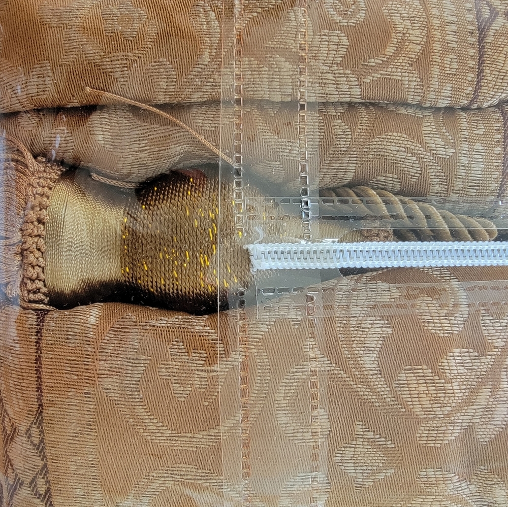 Curtain - Picture 7 of 7